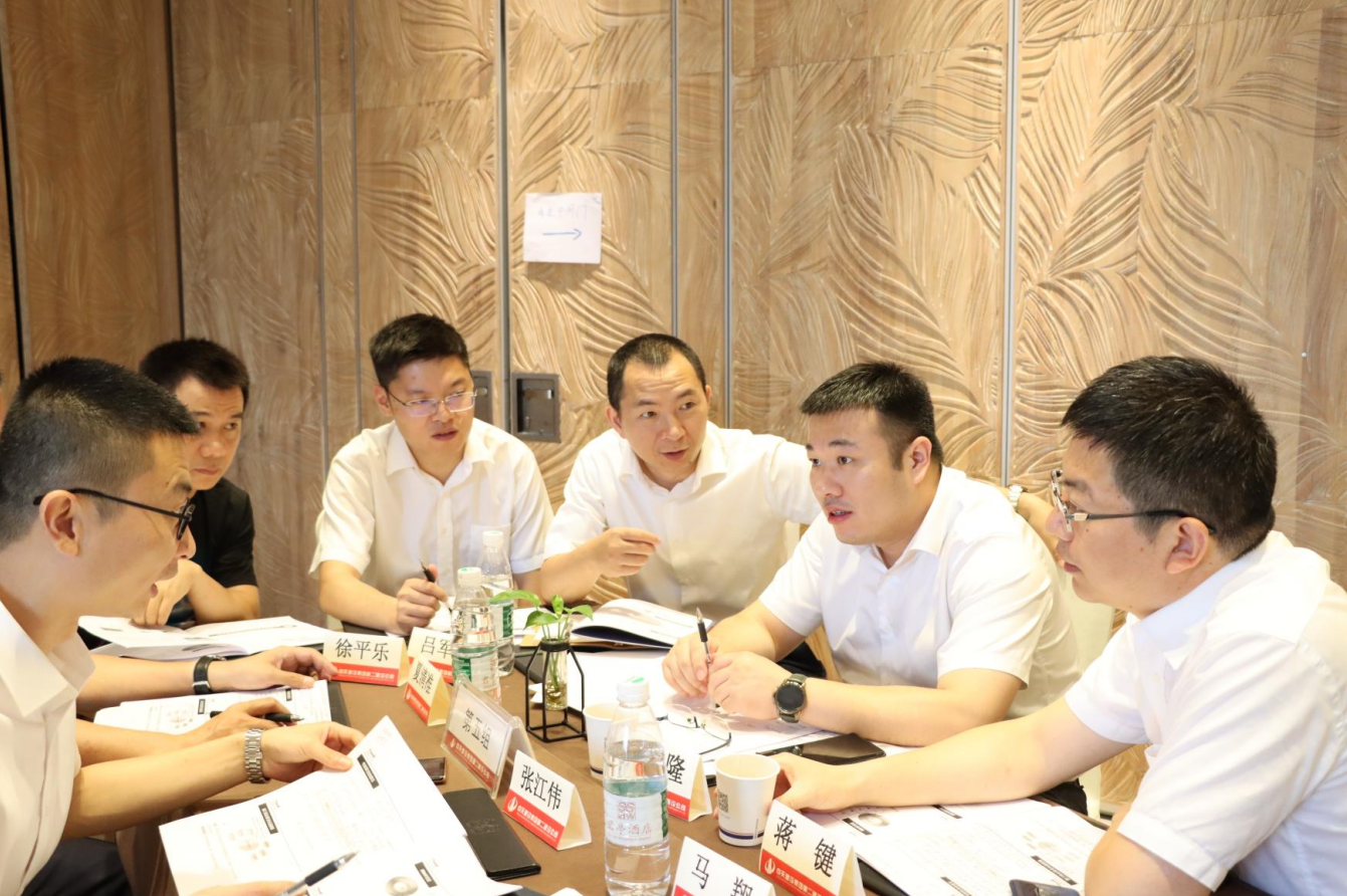 2021年6月25日-26日，918博天堂二建组织开展了2021年中高层主管执行力培训。本次培训特邀清华、北大、上海交大总裁班讲师，中国企业家协会特聘高级讲师许晋老师进行授课。